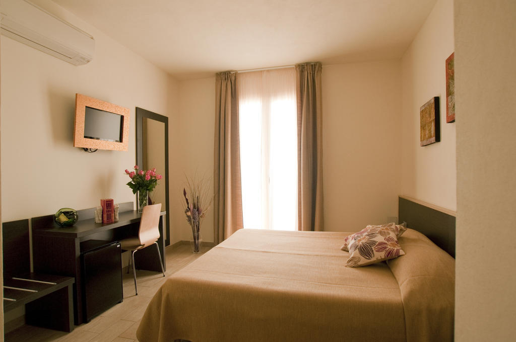 Il Puntone Vecchio Hotel ปุนโตเน ดิ สการ์ลีโน ภายนอก รูปภาพ
